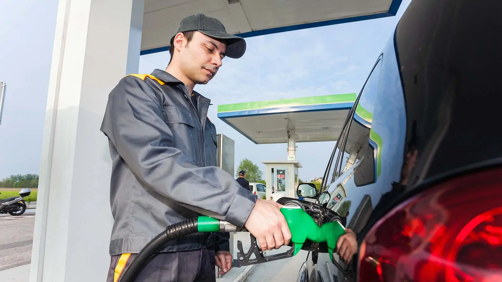 Is It Illegal To Pump Your Own Gas in New Jersey